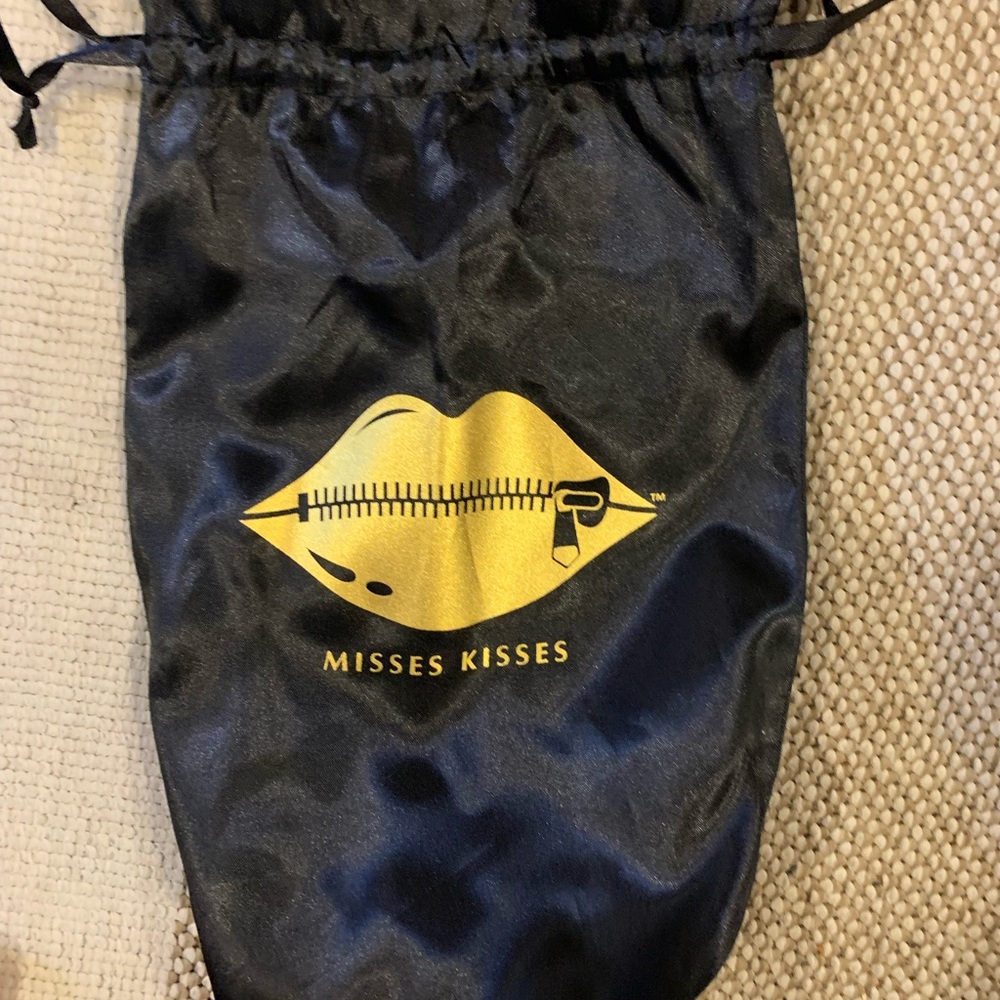 MISSES KISSES Shallow Bra 💜💜💜